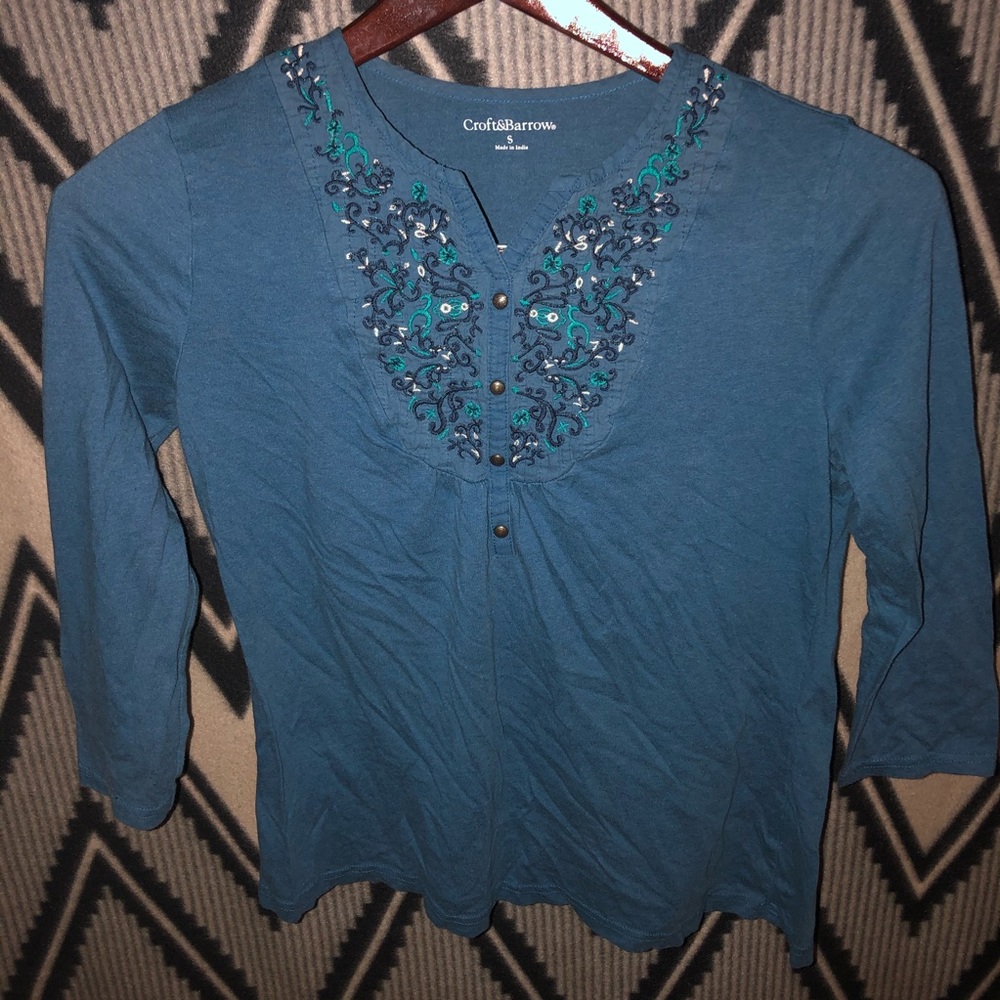 Croft & barrow embroidered top